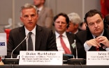 Le ministre suisse des affaires étrangères et président de l’OSCE Didier Burkhalter et le ministre serbe des affaires étrangères Ivica Dačić lors de l’ouverture de la conférence annuelle d’examen des questions de sécurité de 2014 à Vienne