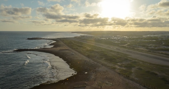 Landscape that includes the airport of Mogadishu, the headquarters of the UN mission,  represents.