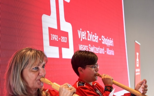 Ambassador Graf addressing the opening event celebrating the 25th anniversary of Swiss representation in Albania. ©