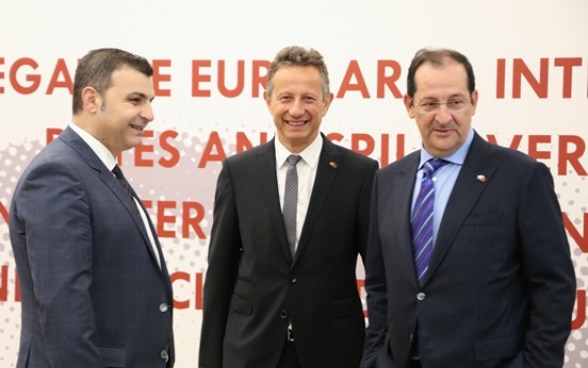 Bank of Albania Governor Gent Sejko with Swiss Ambassador Christoph Graf and IMF representative Miguel Savastano. ©FDFA 