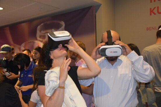 Representatives from the Swiss Embassy and the Swiss Cultural Fund trying the VR set at the screening event. ©