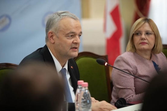 Swiss Ambassador Adrian Maître with Deputy Speaker of Albania's Parliament Vasilika Hysi during the advisory board meeting of the PACEP project. 