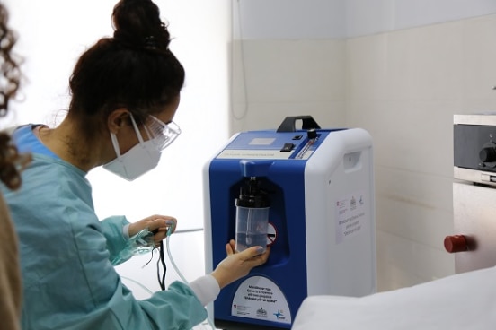 Nurse at Health Centre Nr. 8 in Tirana, Albania, using oxygen concentrator after delivery by Swiss cooperation project 'Health for All'