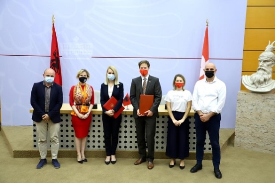 Albania's Deputy Minister of Interior Romina Kuko and Swiss embassy's Deputy Head of Mission Patrik Meier and respective staff after signing agreement on LevizAlbania project. 