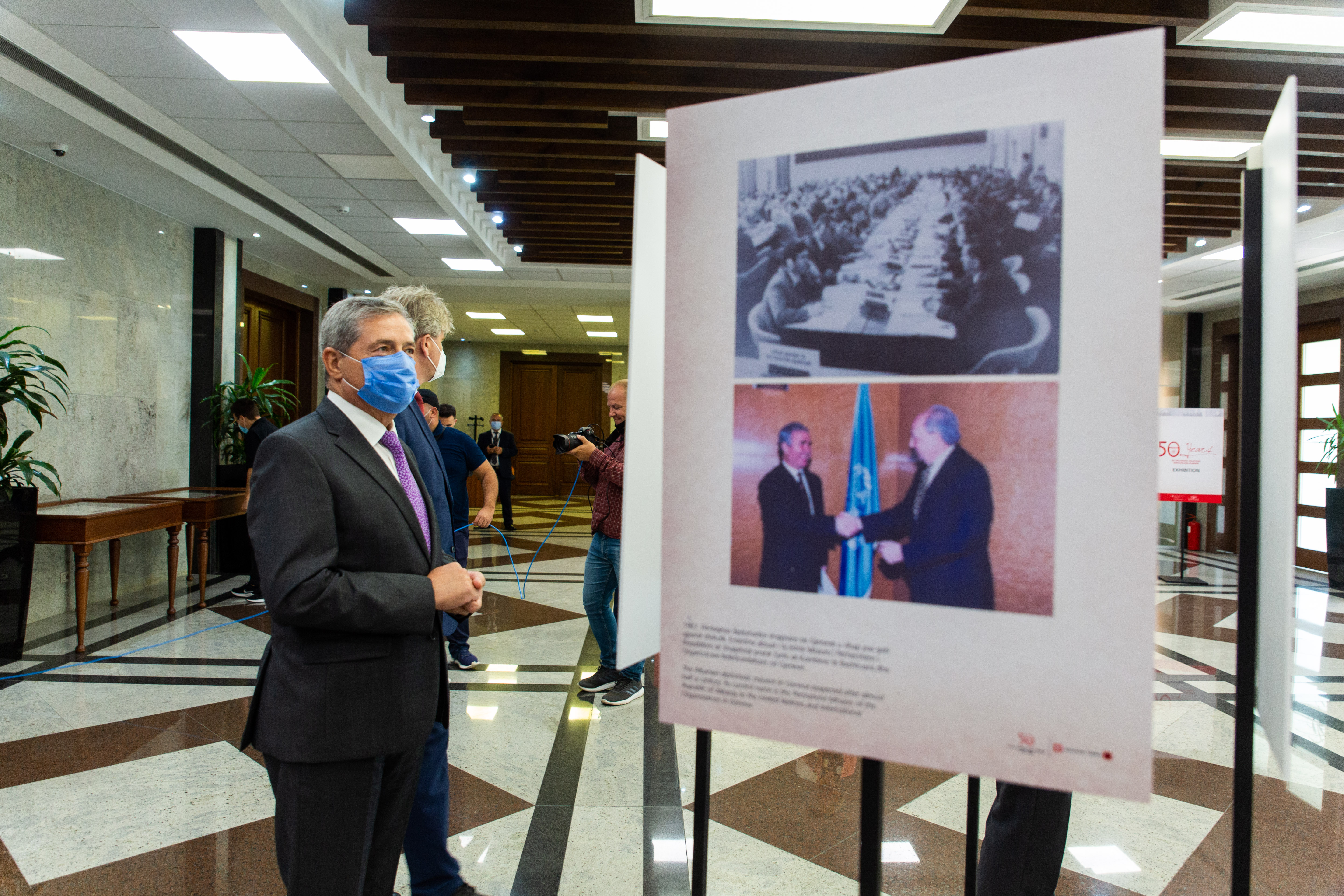 An exhibition with photos and documents from Swiss and Albanian archives was organised at the Ministry for Europe and Foreign Affairs and at the National Historical Museum. 