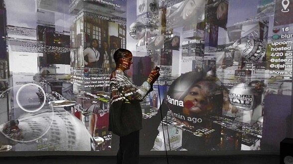 Marc Lee,
10.000 Moving Cities – Same but Different (Mobile App), 2018. Mobile App als Interface für eine interaktive, netzbasierte Installation, variable Dimension. Kollaboration mit Antonio Zea, Florian Faion und Shervin Saremi.