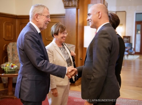 v.l.n.r. Der österreichische Bundespräsident Alexander Van der Bellen , seine Gattin Mag.a Doris Schmidauer, der Schweizer Bundespräsident Alain Berset und seine Gattin Muriel Zeender Berset