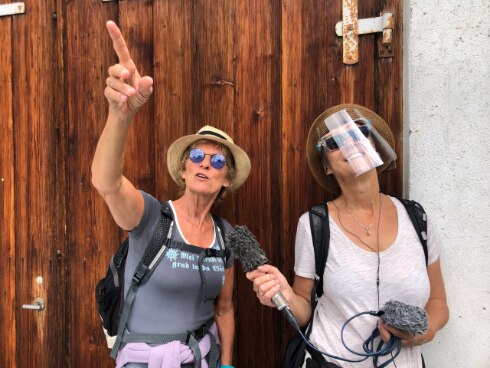 Christina Zurbrügg und Ursula Burkert beim Interview in Kiental