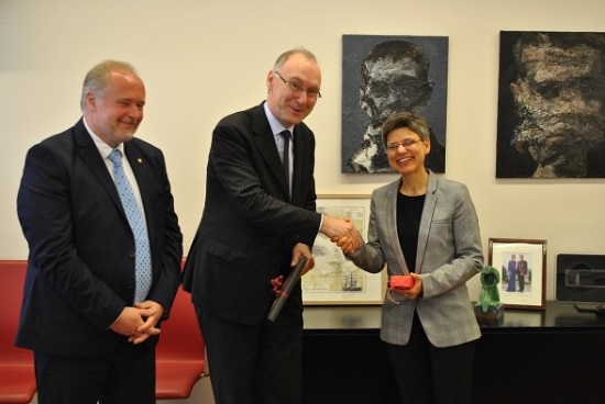 Le Gouverneur Cathy Berx avec l'Ambassadeur Christian Meuwly et le Consul général honoraire Frédéric Bohner. 