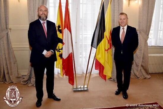 L’Ambassadeur Philippe Brandt avec le Gouverneur Denis Mathen.
