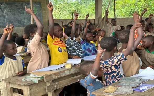 Les élèves dans une classe de la nouvelle école en construction du village de Avinouhoué dans la commune de Lokossa au Bénin