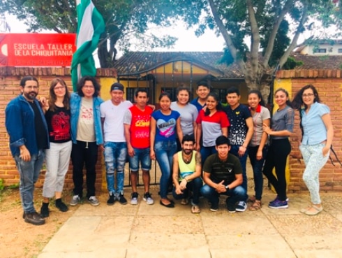 Colectivo. Con base en Santa Cruz dio inicio a un proyecto que a través de una cartografía del patrimonio inmaterial consolida nuevas alianzas basadas en la formación de jóvenes en cuanto a Patrimonio vivo, Memoria e Identidad.