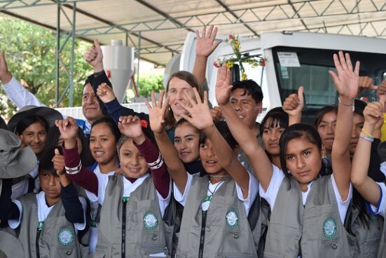 Entrega de estudios, infraestructura y equipos en el municipio de Cliza del departamento de Cochabamba