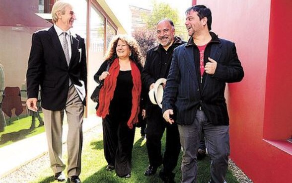 Actores. Mondacca, Andrade y Ureña, con el embajador suizo. Alejandra Rocabado.