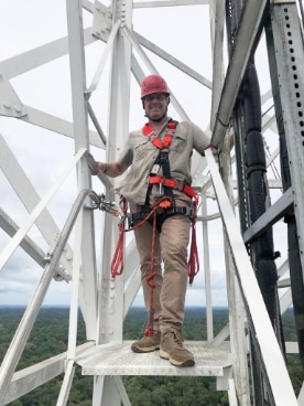 Embaixador Pietro Lazzeri no alto da Torre ATTO 