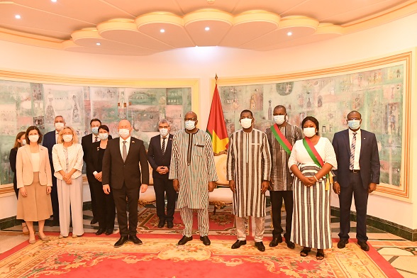 Photo de groupe après l’audience avec le Président du Faso, Roch Kaboré