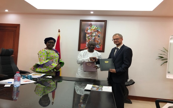 Ambassador Stalder, exchanging the signed documents with Finance Minister, Ken Ofori Atta