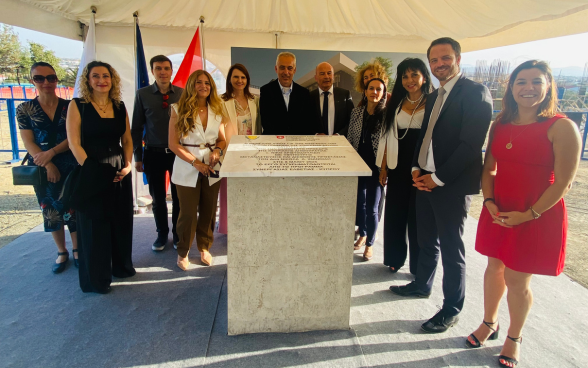 Representatives from the Swiss State Secretary for Migration (SEM), the Swiss Agency for Development and Cooperation (SDC), the Swiss Contribution Office for Greece and Cyprus in Athens, the Cypriot Directorate General Growth, Ministry of Finance and the Cypriot Asylum Service, Deputy Ministry of Migration and International Protection, after the foundation stone laying ceremony.   