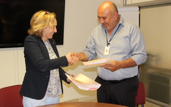 Firma del contrato del programa transformativo con un enfoque psicosocial