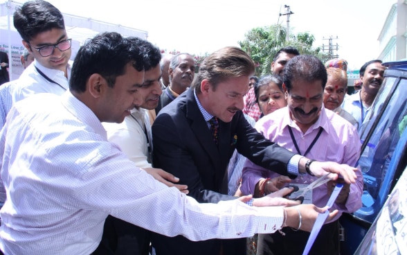 Handing over of e-rickshaws to Udaipur Municipal Corporation by H.E. Dr. Andreas Baum, Ambassador of Switzerland to India and Bhutan