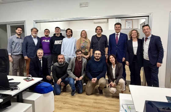 L’Ambasciatore Roberto Balzaretti ha visitato la sede perugina di GemaTEG, protagonista nello sviluppo di soluzioni avanzate di gestione termica per chip, CPU/GPU e infrastrutture di calcolo ad alte prestazioni.