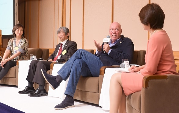(From left) Ms. Miyako Tanaka-Oulevey (Consultant, Japanese Society of Sports Psychology), Mr. Isamu Tatsuno (Founder/CEO, Montbell, Co., Ltd.) , Mr. Jean-Claude Biver (non-Executive Chairman, LVMH Watchmaking Division), Ms. Makiko Eda (Chief Representative Office, World Economic Forum Japan) ⒸSakurako Kuroda