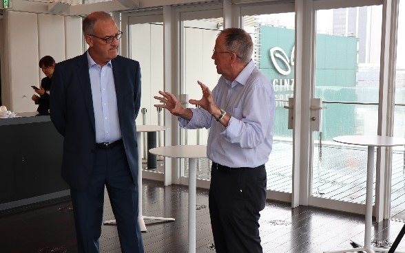 Federal Councillor Guy Parmelin (left) and Mr. Georges Baumgartner, Journalist ©︎Embassy of Switzerland in Japan                                                       