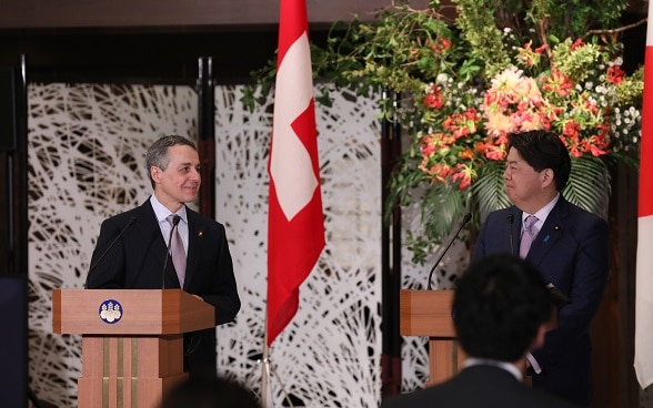 イグナツィオ・カシス スイス連邦大統領と日本の林芳正外務大臣