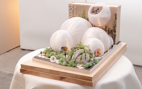 2025 年大阪・関西万博 スイスパビリオン模型、写真：Sakurako Kuroda