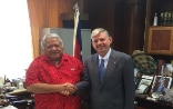 Ambassador Vogelsanger with the Hon. Tuilaepa Lupesoliai Neioti Aiono Sailele Malielegaoi, Prime Minister of the Independent State of Samoa ©FDFA