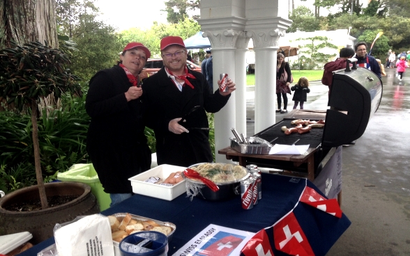 Sylviane and Stephen Bridewell with delicious Swiss food ©FDFA