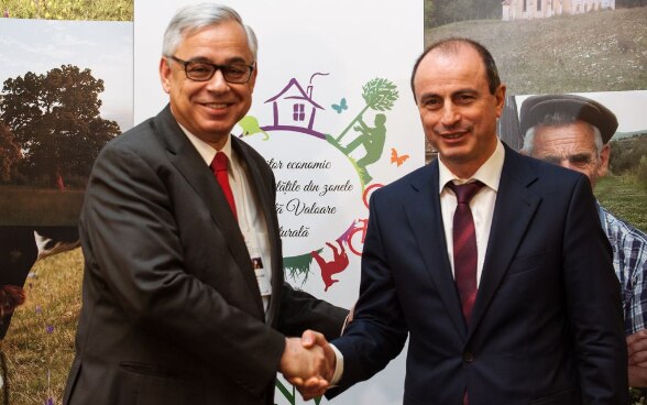 Jean-Hubert Lebet, Swiss Ambassador to Romania and Achim Irimescu, Minister of Agriculture on the occasion of HNVF Closing Conference