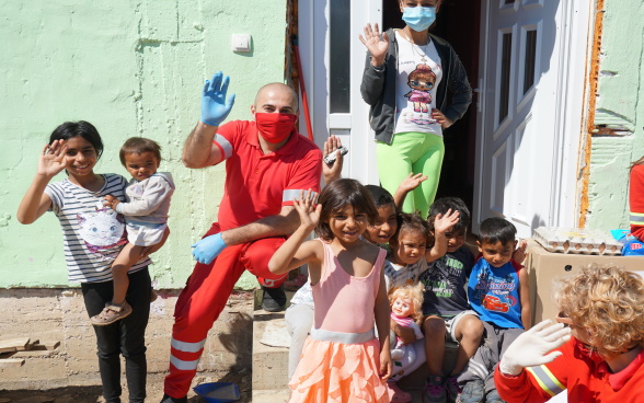 Food and hygiene packages delivery to Roma settlements in Kolubara and Macva district