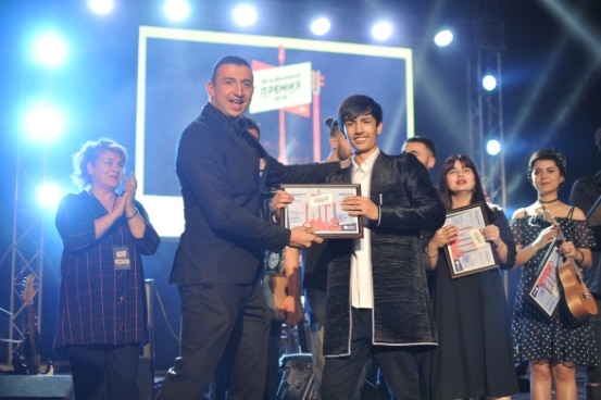 Ilhom Mirzoev (right), 1st place winner of the Bob's Music Award-2018.