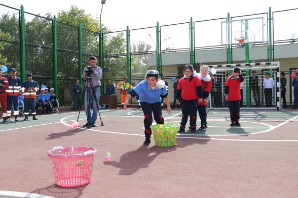 The demonstration exercise was organized in cooperation with the local NGO “Iroda” and involved 30 young individuals (24 boys and 6 girls) with autism and physical disability. 