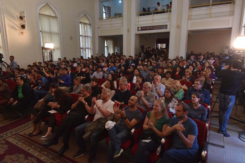 Deuxième jour du Festival. Conservatoire national tadjik