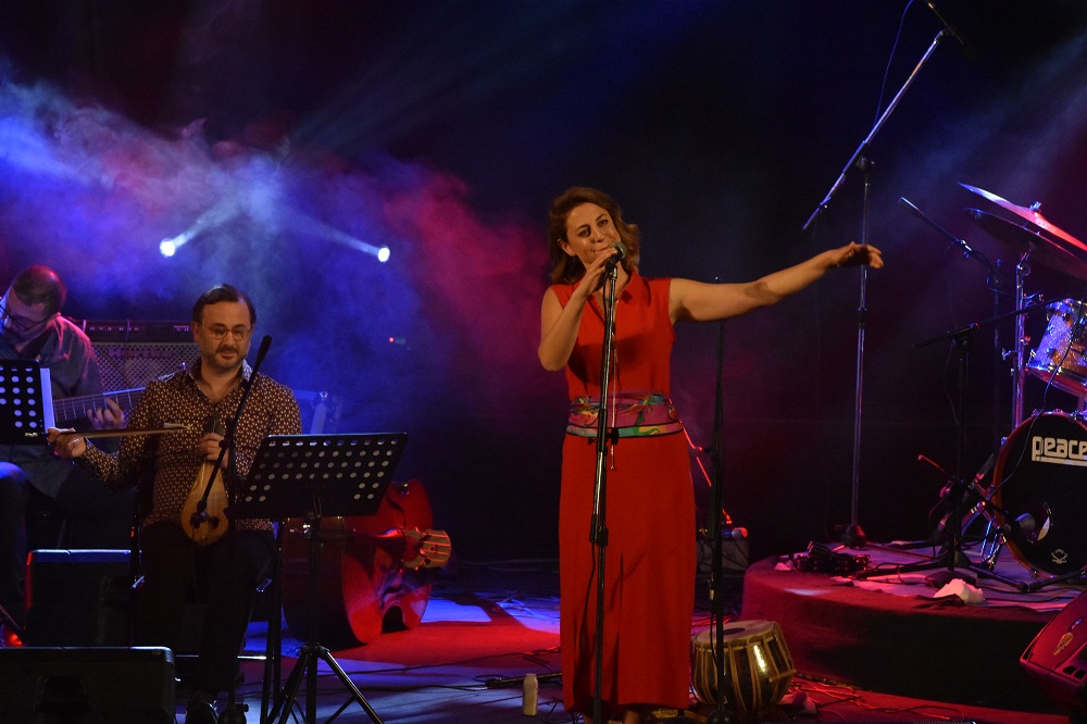 Турецкая музыкальная группа Баки Дуярлар и "Kemenjazz" 