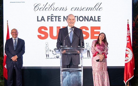 L'Ambassadeur en plein discours lors de la Célébration de la fête nationale suisse 2025 à la Résidence
