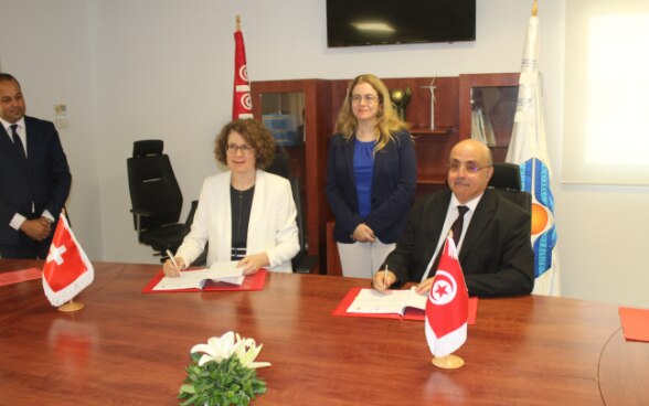 Signature de la convention ACTE. ©Ambassade de Suisse à Tunis