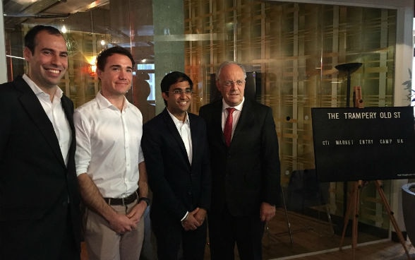 The representative from three Swiss start-ups with Federal Councillor Schneider-Ammann