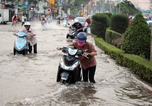 Mậu Thân Street in Cần Thơ City in the Mekong Delta flooded during high tides