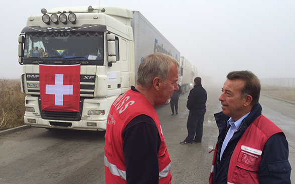 One convoy of 20 trucks carrying 293 tonnes of goods reached Donetsk. Among the transported goods were aluminium sulphate and chlorine, destined for the Donbas waterworks, and reagents and cancer medicines for two hospitals.