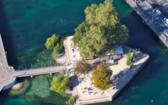 Die Insel Rousseau in Genf aus der Vogelperspektive.