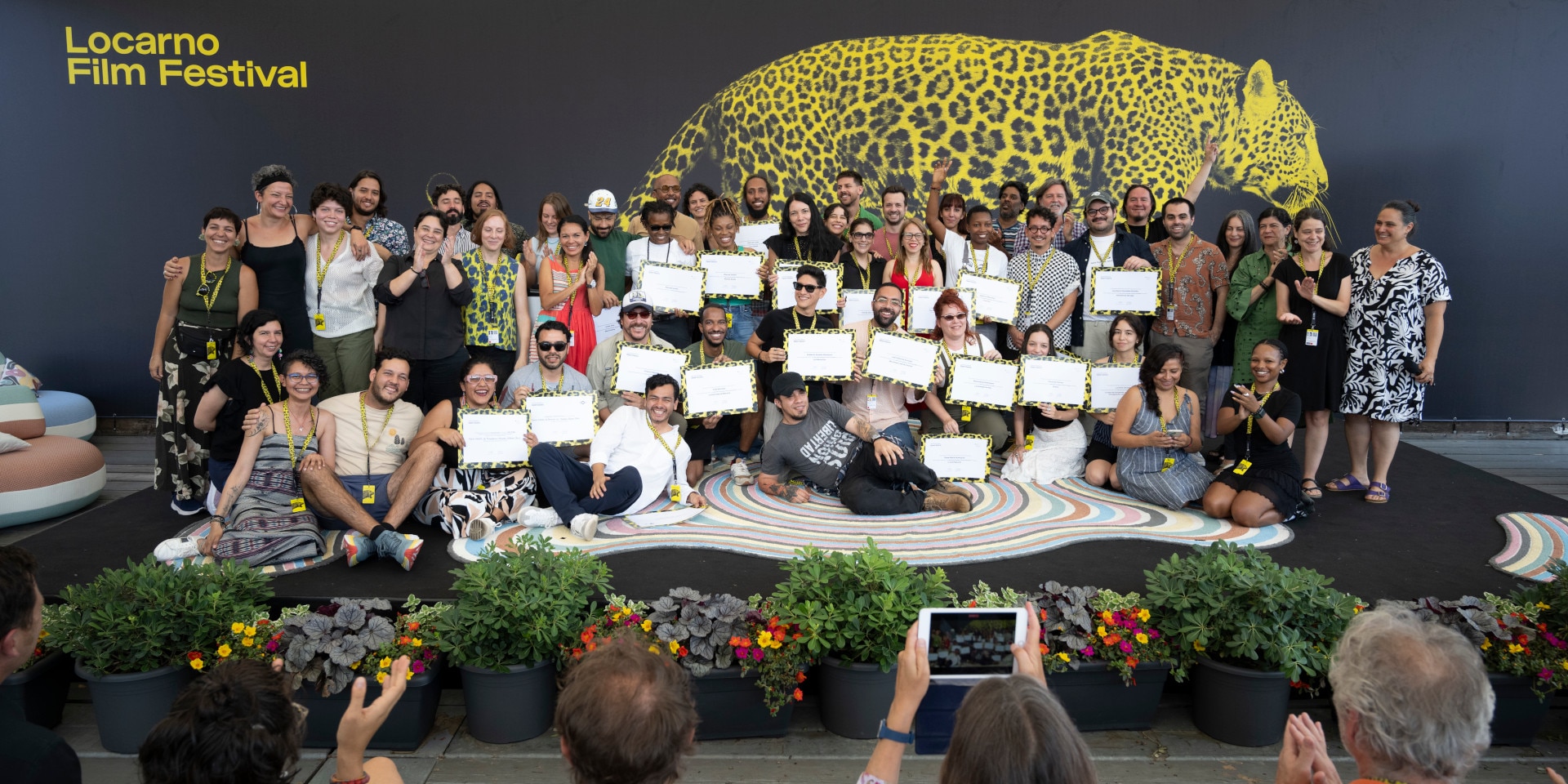 Los participantes de Open Doors 2024 juntos sobre el escenario.
