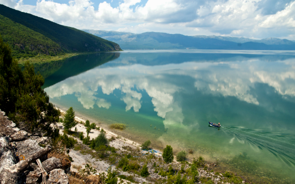 Paesaggio del lago di Prespa.