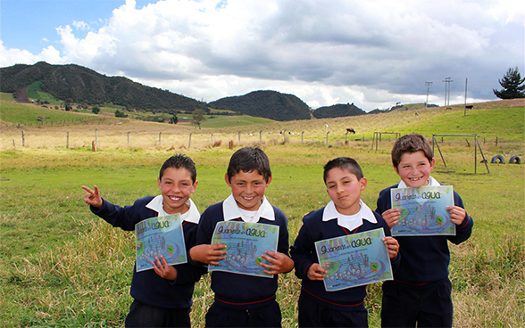 Cuatro niños presentan su diploma "guardián del agua"