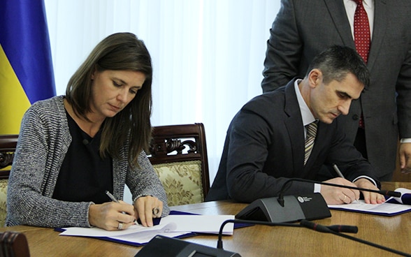 Unterzeichnung des Projektmandats zwischen dem ICAR und der Ukraine.