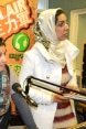 deux journalistes marocaines dans un studio de radio