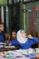 une classe avec des élèves filles