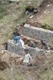 Bewohner des Chail-Tals bauen Trockenmauern in Steilhängen, um sich vor Erdrutschen zu schützen.